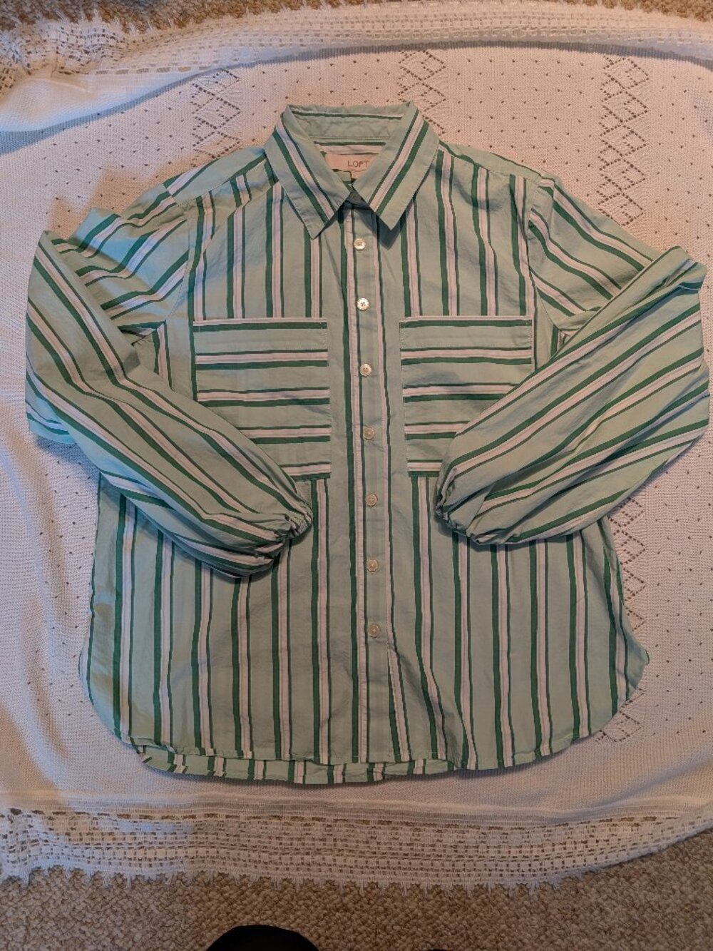 100% cotton Loft button down dress shirt elastic cuffs green white size small